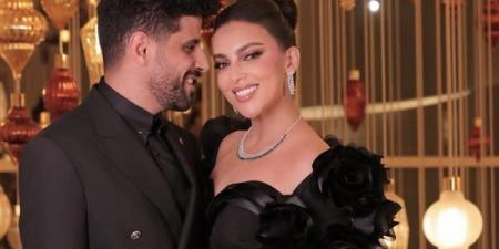 حمدي
      الميرغني
      يثير
      الجدل
      ويعلن
      انفصاله
      عن
      زوجته
      ثم
      يحذف
      الاستوري،
      ما
      القصة؟