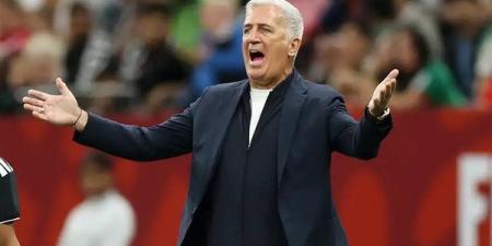 رسميا،
منتخب
الجزائر
يفسخ
عقد
فلاديمير
بيتكوفيتش