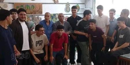بعد
      الجدل
      حول
      نتائج
      الثانوية،
      مدرسة
      فاقوس
      للغات
      تستقبل
      أوائلها
      وتستحضر
      سنوات
      من
      التفوق
      (صور)