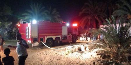 على
مساحة
1.5
فدان،
السيطرة
على
حريق
بمنطقة
أرض
المعلمين
في
الخارجة
(صور)