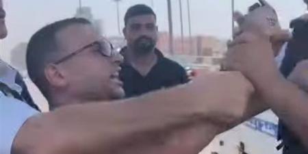 الداخلية
تفحص
واقعة
مشادة
بين
رجال
مرور
وسائق
ملاكي
حول
سحب
رخصته
(صور)