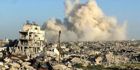 جيش الاحتلال يواصل نسف المنازل واستهداف خيام النازحين في قطاع غزة