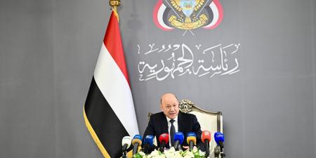 العليمي يوجه «الفرصة الأخيرة» للحوثيين: إلقاء السلاح والانخراط في الحياة السياسية