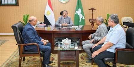 محافظ الشرقية يستقبل مدير المديرية المالية الجديد بمكتبه