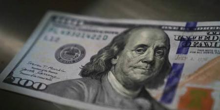الدولار يستقر مع تراجع توقعات رفع الفائدة الأمريكية