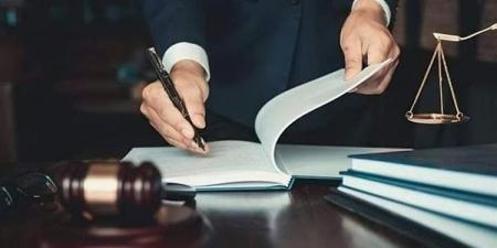 الهاتف قاد رجال المباحث إلى الخيط الأخير، 10 مشاهد تكشف تفاصيل جريمة قتل مسن ودفنه داخل غرفة بالفرافرة