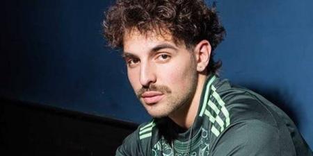 كيف رد سانت ليفانت على شاب جديد في حفل الأردن؟ (فيديو)