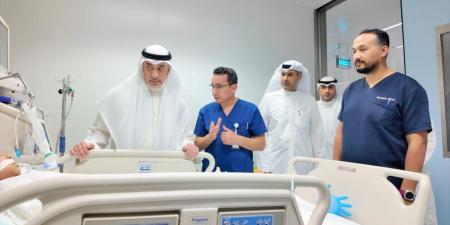 اليوسف يطمئن على صحة الطفلين المصابين في مستشفى العدان