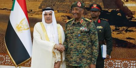 السفير الحربي يقدم أوراق اعتماده سفيرًا للمملكة لدى السودان