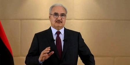 المشير خليفة حفتر يصل مدينة العلمين للقاء الرئيس السيسي