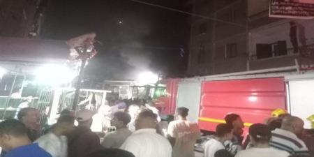 حريق هائل داخل محلات أحذية بعزبة النخل واستغاثات بمكبرات الصوت بالمساجد (فيديو)