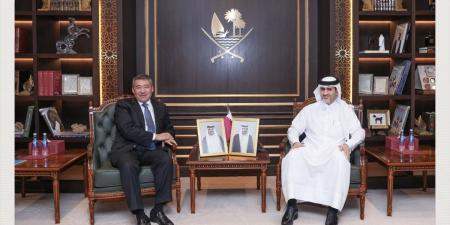 محافظ مصرف قطر المركزي يجتمع مع سفير كازاخستان لدى الدولة