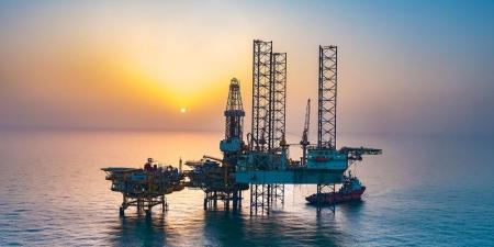 النفط يرتفع بأكثر من 2% عند التسوية