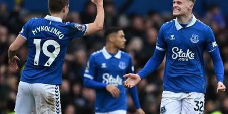 إيفرتون يهزم كريستال بالاس بثنائية في الدوري الإنجليزي