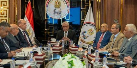 "جمبلاط" يتابع الموقف التنفيذي للتعاقدات وخطط تطوير شركات الإنتاج الحربي المصنعة للذخائر