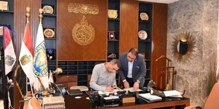 محافظ جنوب سيناء يعتمد 7 عقود لتقنين أوضاع أهالي مدينة دهب