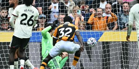 الدوري الإنجليزي.. مانشستر يونايتد يستهل مشواره بالخسارة أمام هال سيتي