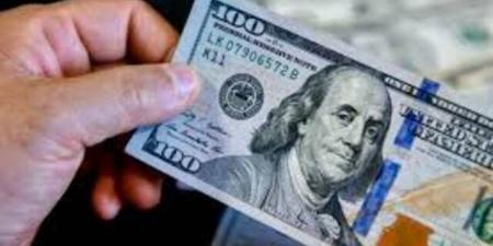 الدولار يستقر قرب أدنى مستوياته منذ عدة أشهر