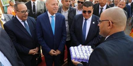 محافظ القاهرة يفتتح سوق اليوم الواحد بحي وسط (صور)