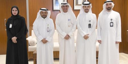 «التطبيقي» تكرّم موظفَيْن