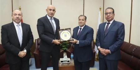 رئيس جامعة قنا يستقبل وزير التعليم لمناقشة أوجه التعاون المشترك (صور)
