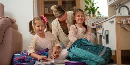 مع اقتراب العام الدراسي الجديد، نصائح للأم العاملة لتنظيم وقتها وجهدها