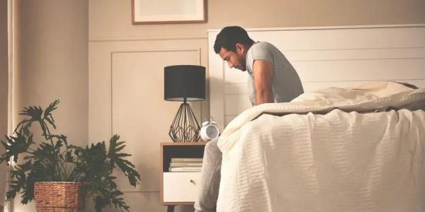 هل تريد الشعور بالانتعاش والنشاط عند الاستيقاظ صباحًا؟ "تخلَّص من هذه العادات الست"