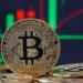 بيتكوين تهبط لـ63 ألف دولار مع تلميح الفيدرالي لرفع الفائدة