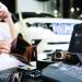 ثقافة الاستهلاك تبدد مدخرات الشباب