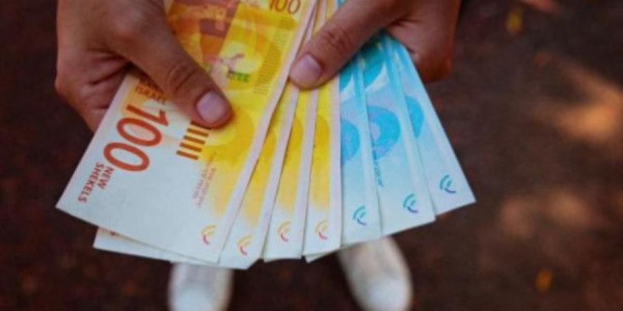 المالية تعلن موعد ونسبة رواتب الموظفيين عن شهر مارس