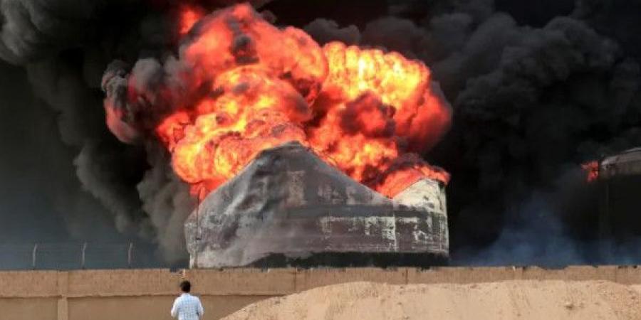 1.4 مليار دولار خسائر موانئ الحديدة نتيجة القصف الأميركي والإسرائيلي