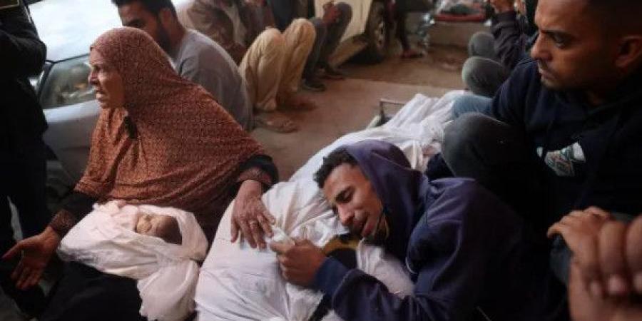 شهداء وجرحى في غارات إسرائيلية وإطلاق نار استهدف مواطنين أثناء توجههم لمراكز توزيع المساعدات