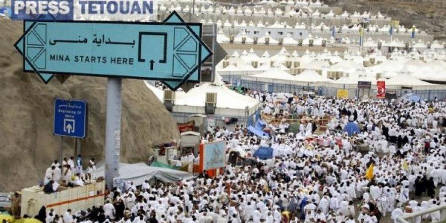 الحجاج يتوافدون إلى مشعر منى لقضاء يوم التروية