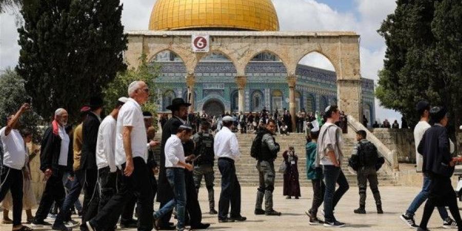 مستوطنون يقتحمون المسجد الأقصى بحماية شرطة الاحتلال