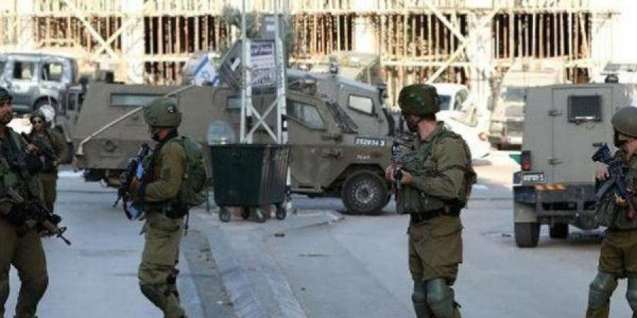 الاحتلال يعتقل 3 شبان بعد محاصرة منزل في وادي برقين غرب جنين