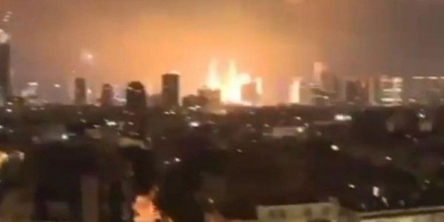 فيديو يوثق لحظة سقوط صاروخ في تل أبيب خلال الهجمات الإيرانية الأخيرة