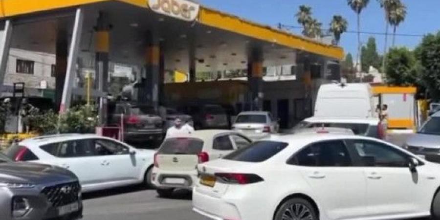 دغلس: لا داعي إلى التهافت على الوقود وما يدخل المحافظة يلبي احتياجاتها