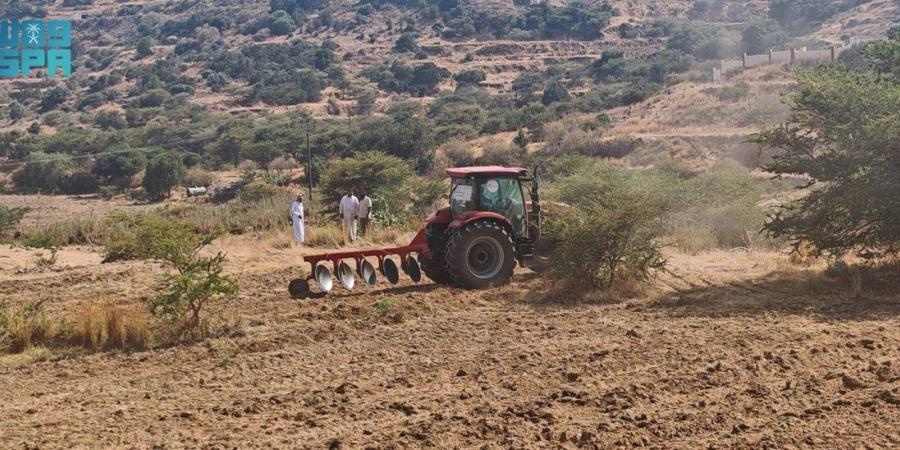 "بيئة الباحة" تعيد حرث مساحة 858 م3 تضم 393 مزرعة