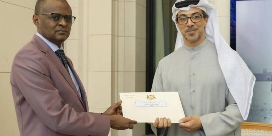 محمد بن زايد يتلقى رسالة خطية من رئيس تشاد تتصل بالعلاقات الثنائية