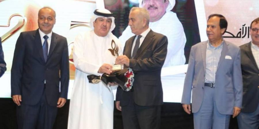 «المسرح الحر» يُكرّم محمد الأفخم وإسماعيل عبد الله