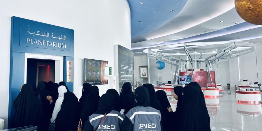 كبار السن يستكشفون الفضاء بمشاهد جذابة