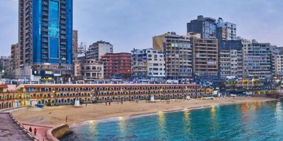 مباني تتهاوى وشواطئ تختفي.. الإسكندرية تواجه عدواً بلا سلاح: تغير المناخ