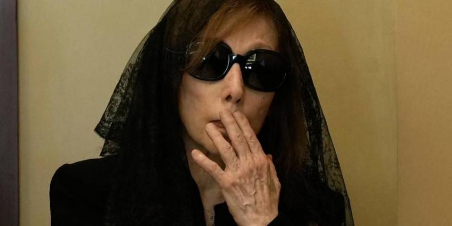 لحظة مؤثرة.. هكذا ودّعت فيروز نجلها زياد الرحباني