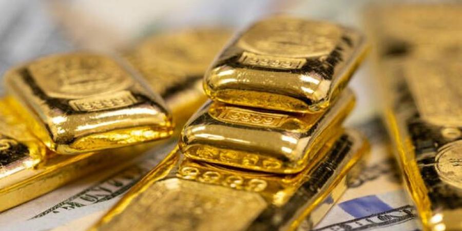 الذهب يتراجع بفعل صعود الدولار وانحسار مخاوف الرسوم الجمركية