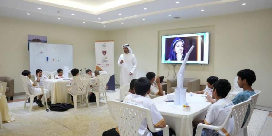 نادي الحمرية يسلط الضوء على الذكاء الاصطناعي وتقنيات المستقبل