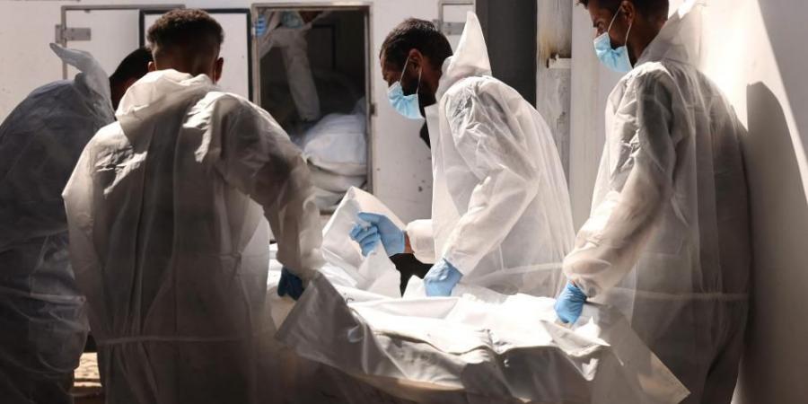 بعد تسلمها جثثاً لا تعود لرهائن..إسرائيل تشن غارات على غزة