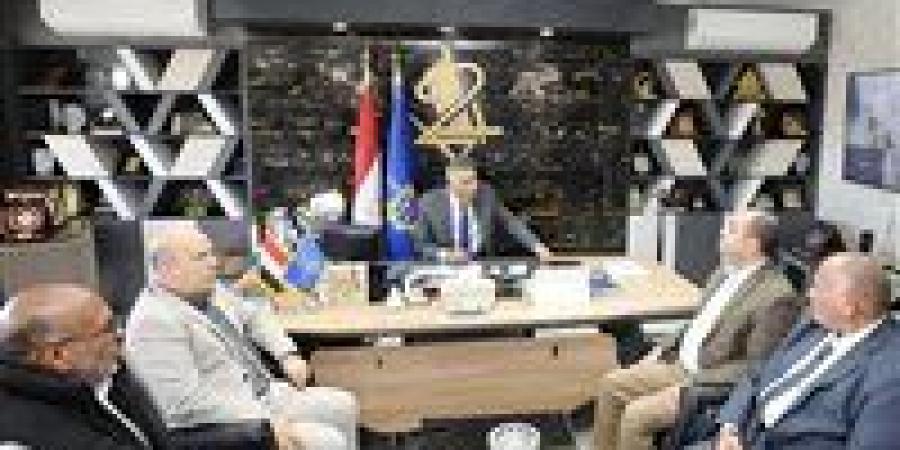 محافظ
      أسوان
      يؤكد
      على
      تقديم
      الدعم
      الكامل
      وكافة
      التسهيلات
      الممكنة
      وتهيئة
      البيئة
      المناسبة