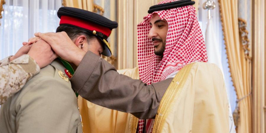 إنفاذًا
      لأمر
      خادم
      الحرمين
      الشريفين..
      سمو
      وزير
      الدفاع
      يُقلِّد
      قائد
      الجيش
      الباكستاني
      وسام
      الملك
      عبدالعزيز
      من
      الدرجة
      الممتازة
      #عاجل