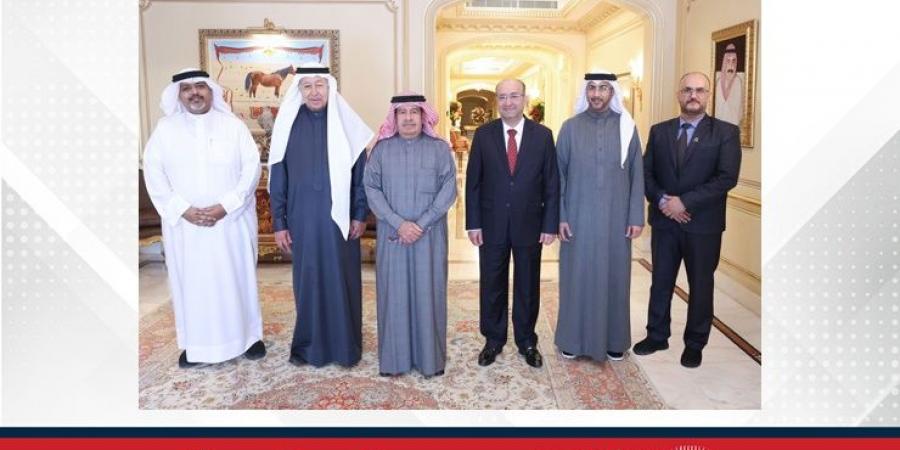 سمو
      الشيخ
      علي
      بن
      خليفة
      آل
      خليفة
      يستقبل
      رئيس
      مجلس
      إدارة
      دار
      البلاد
      للصحافة
      ورئيس
      التحرير