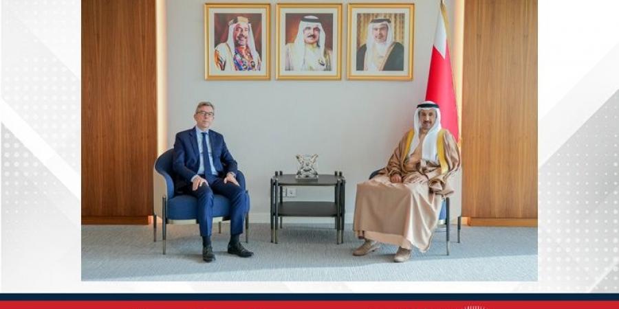 وزير
      المواصلات
      والاتصالات
      يستقبل
      سفير
      الجمهورية
      الفرنسية
      لدى
      مملكة
      البحرين